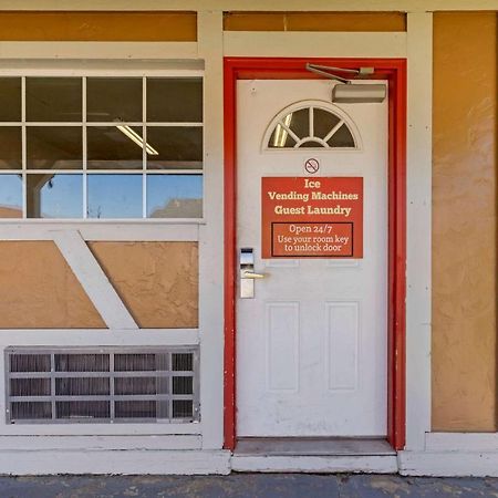 Econo Lodge Pryor Creek Eksteriør bilde