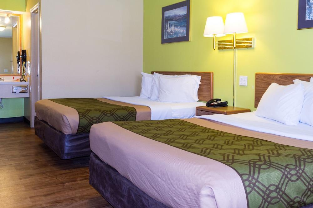 Econo Lodge Pryor Creek Eksteriør bilde