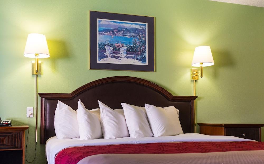 Econo Lodge Pryor Creek Eksteriør bilde