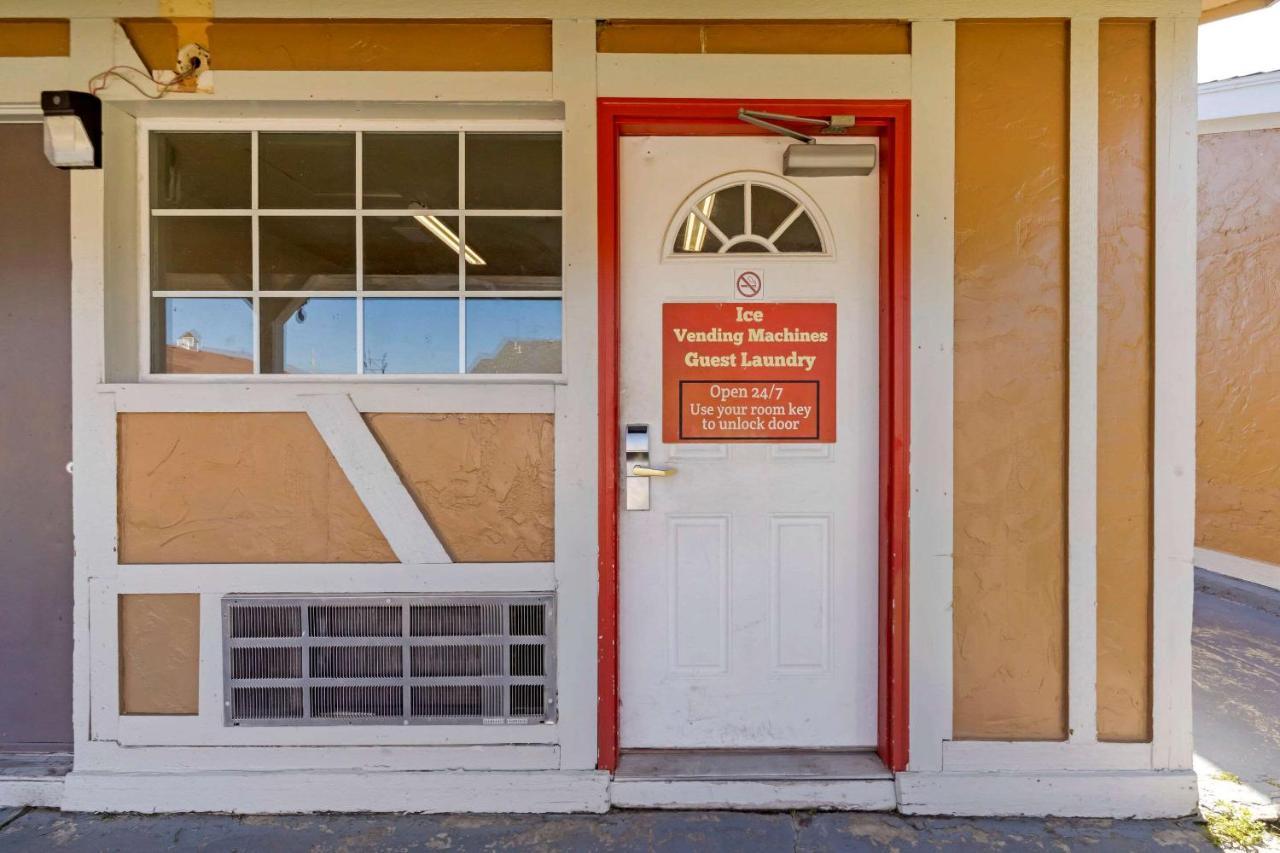 Econo Lodge Pryor Creek Eksteriør bilde