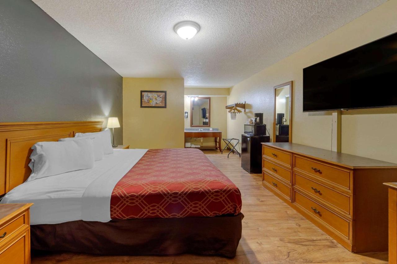 Econo Lodge Pryor Creek Eksteriør bilde