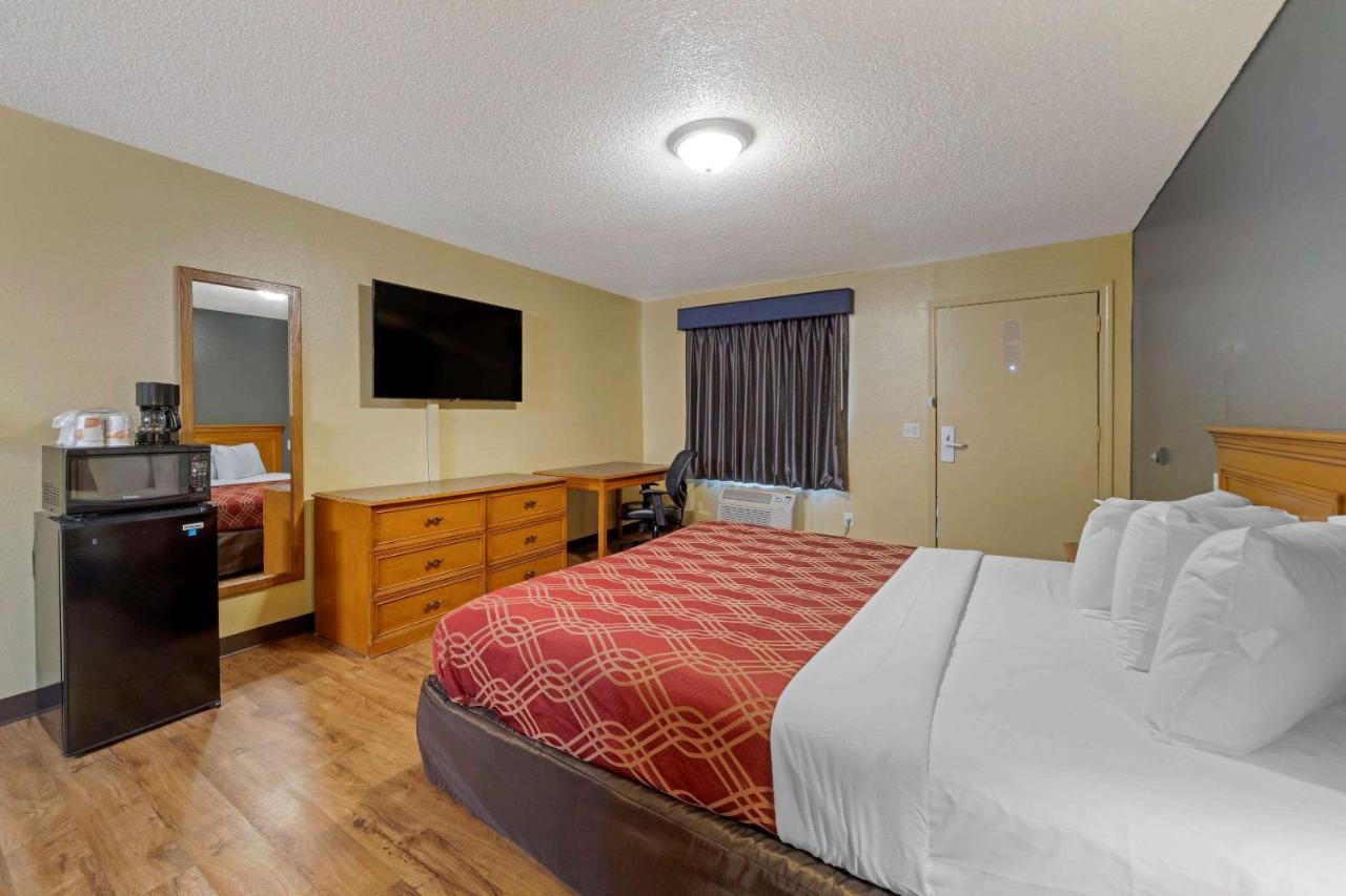 Econo Lodge Pryor Creek Eksteriør bilde