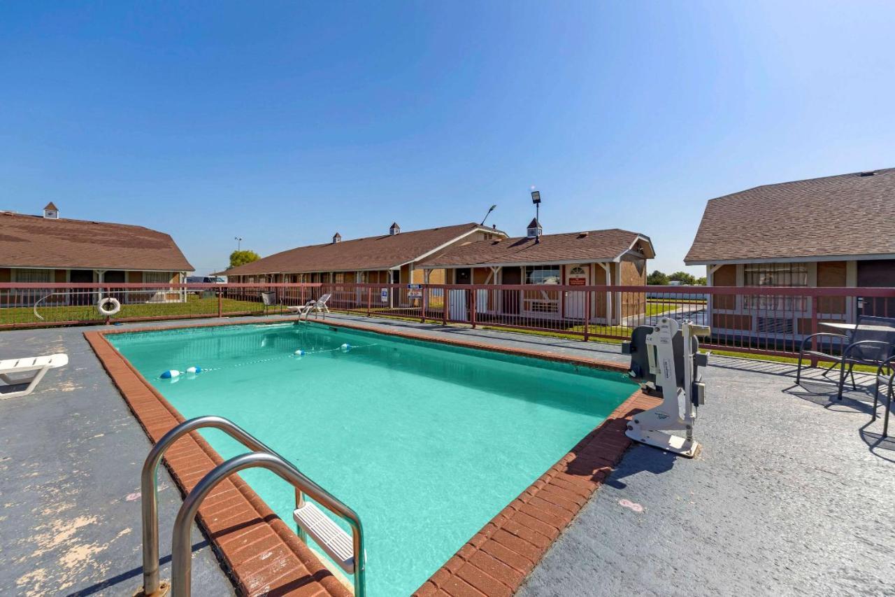 Econo Lodge Pryor Creek Eksteriør bilde