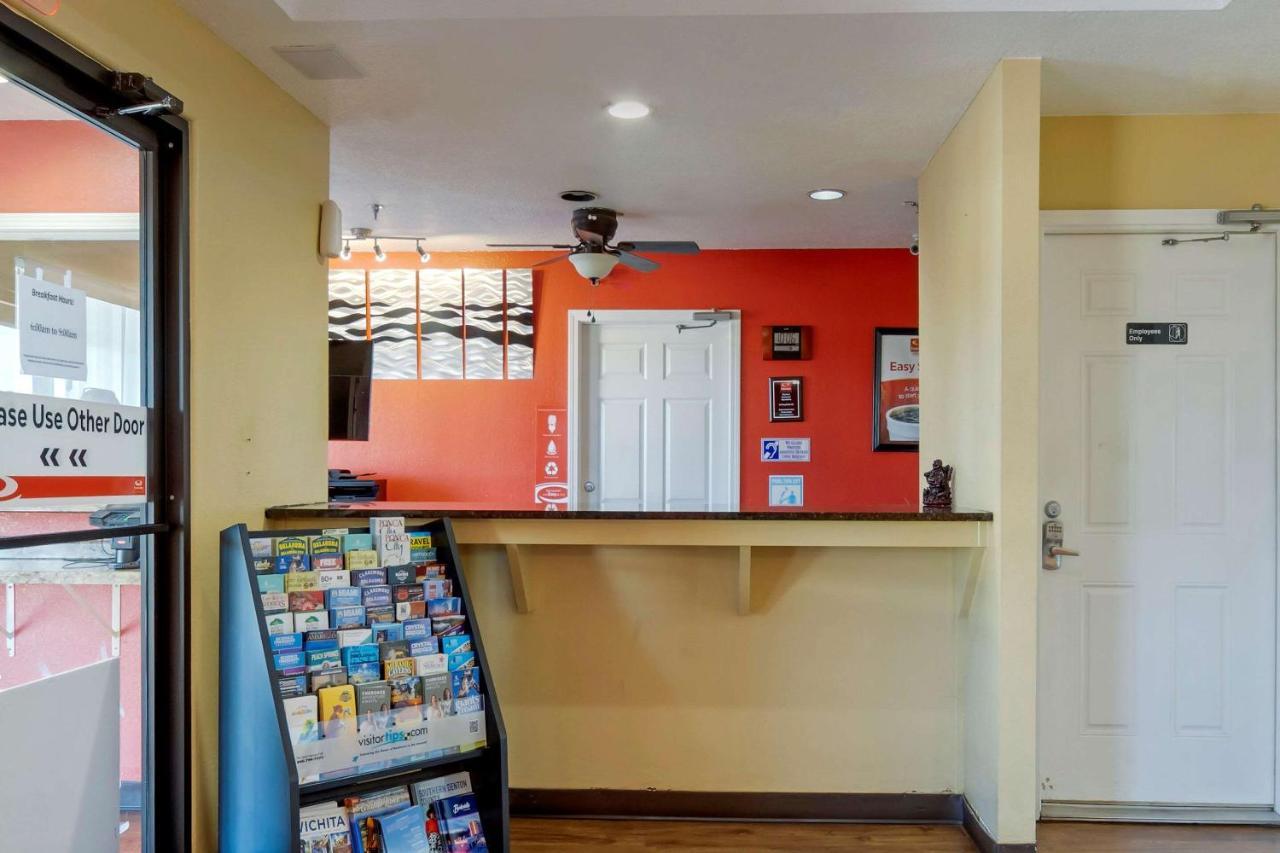 Econo Lodge Pryor Creek Eksteriør bilde