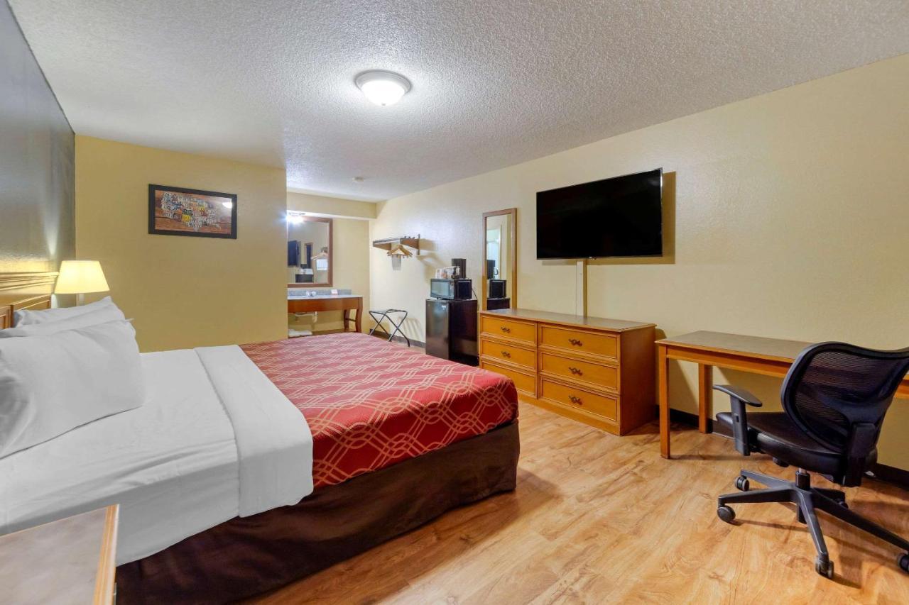 Econo Lodge Pryor Creek Eksteriør bilde