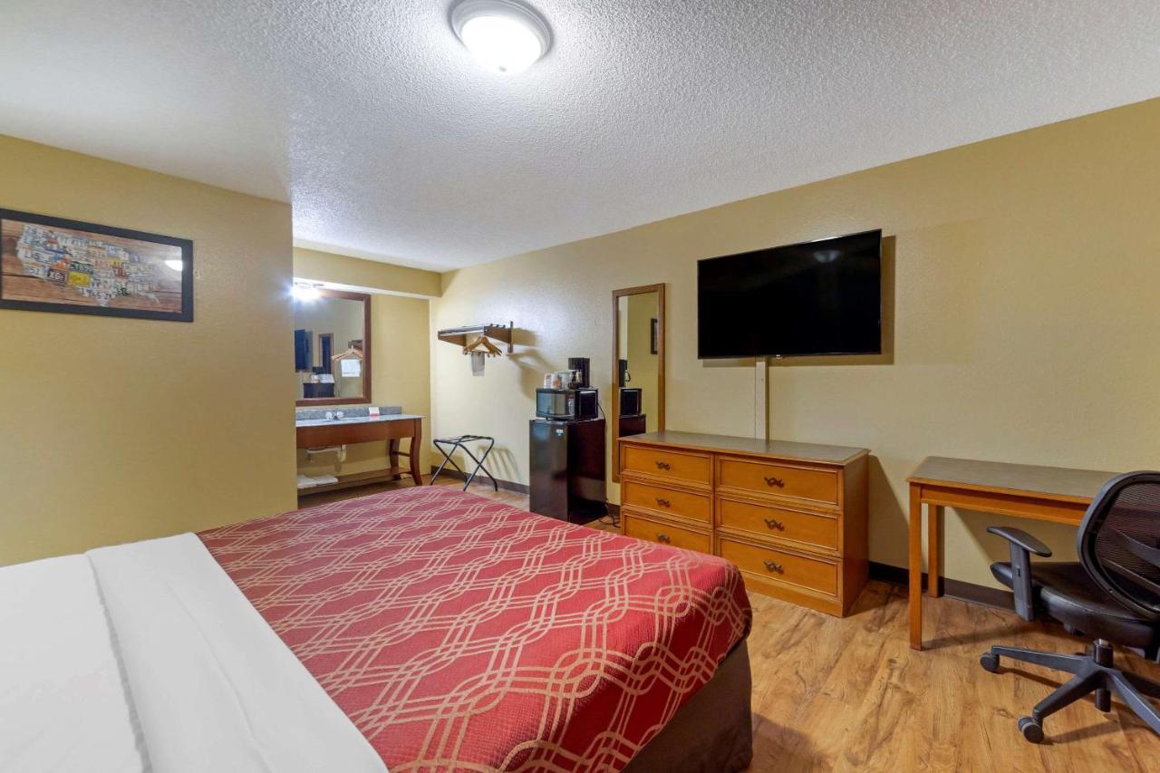 Econo Lodge Pryor Creek Eksteriør bilde