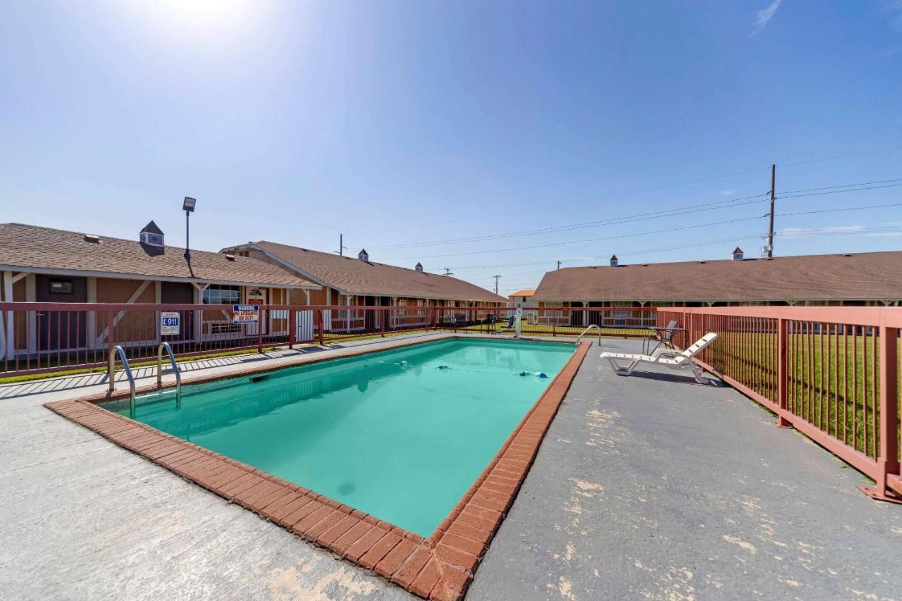 Econo Lodge Pryor Creek Eksteriør bilde