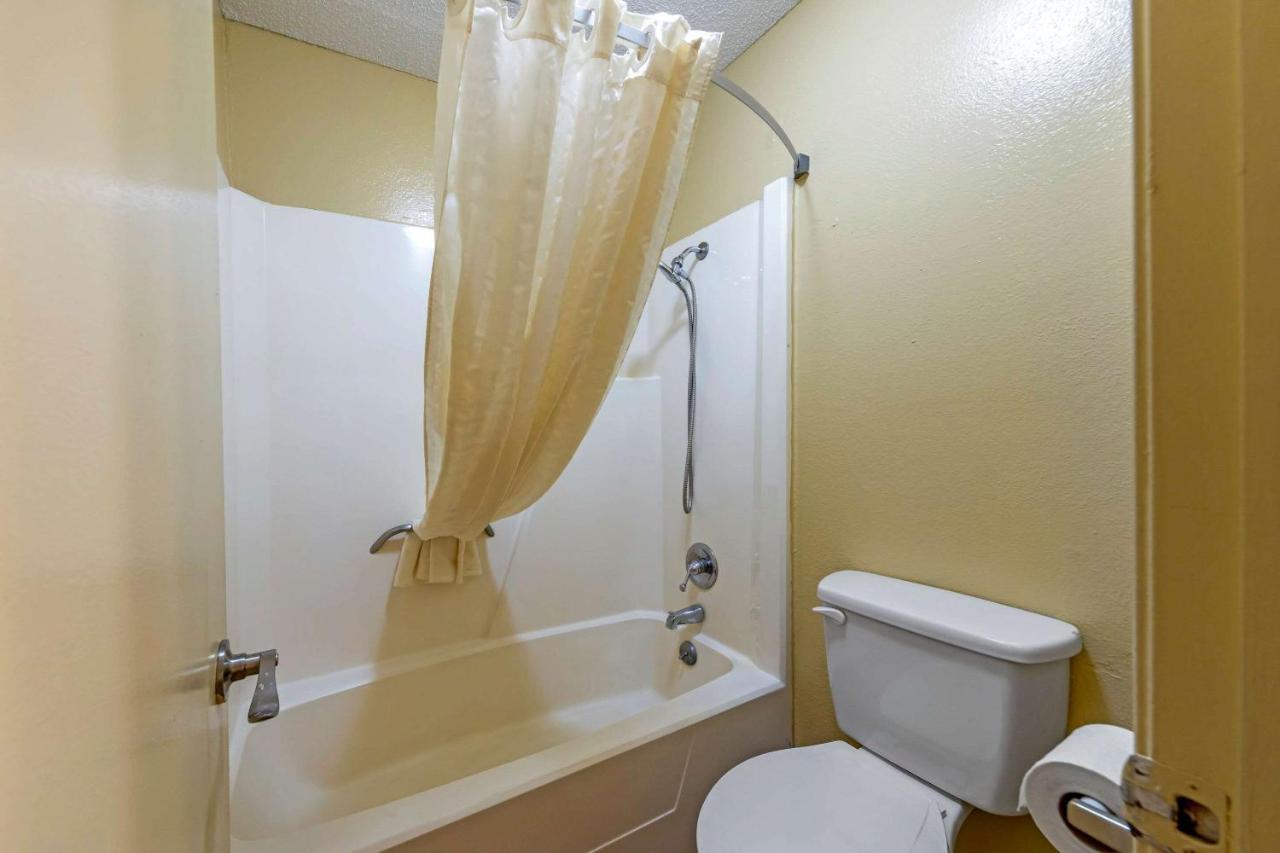 Econo Lodge Pryor Creek Eksteriør bilde