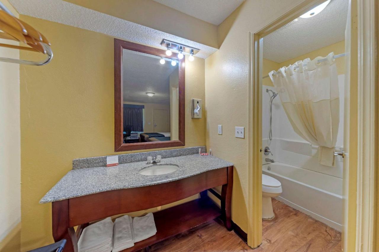 Econo Lodge Pryor Creek Eksteriør bilde