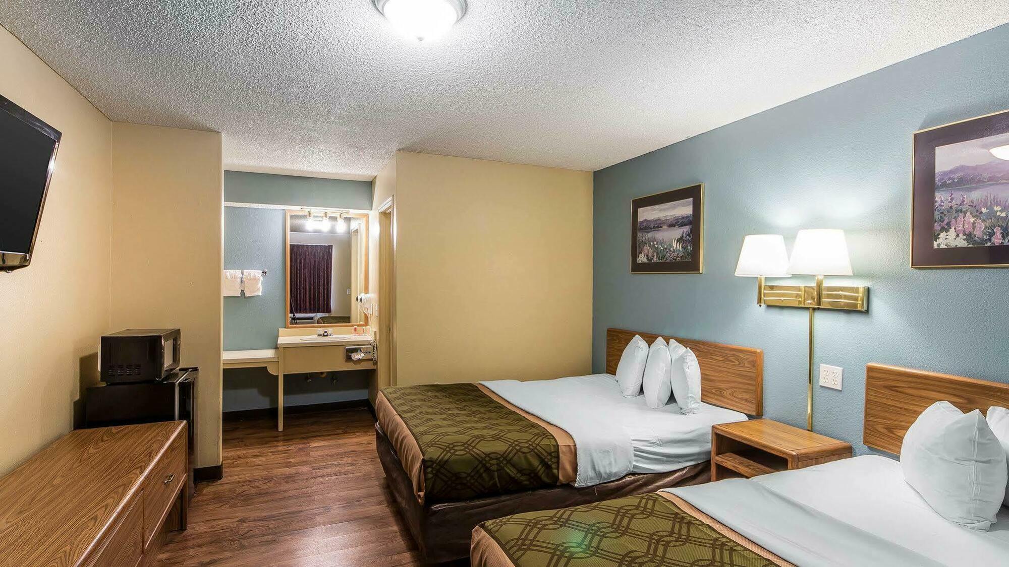 Econo Lodge Pryor Creek Eksteriør bilde